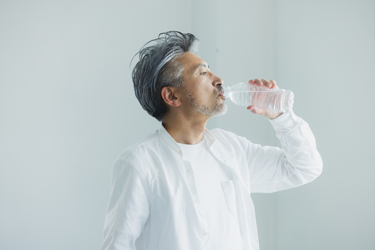 水をいくら飲んでも喉が渇く